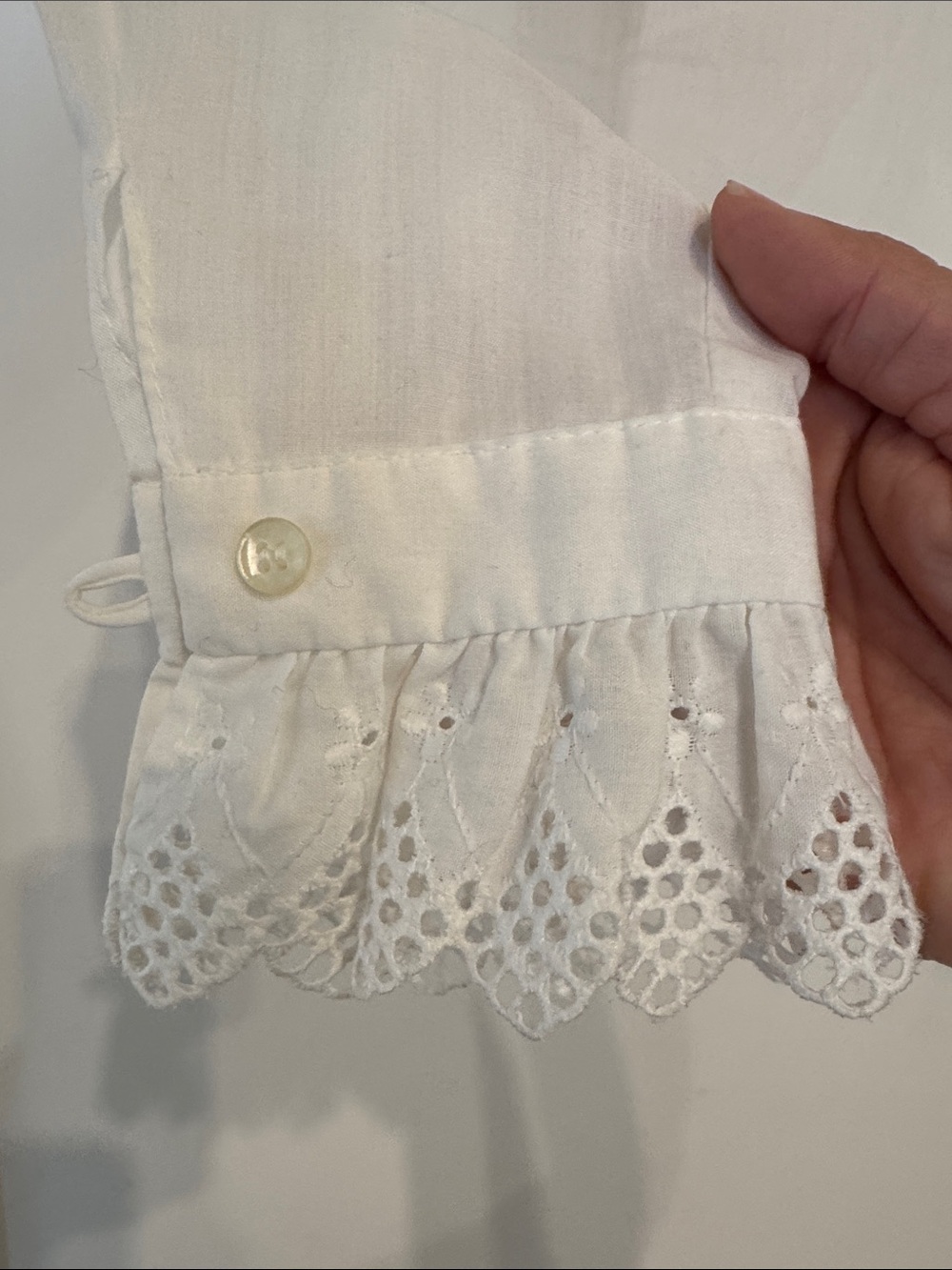 Vintage White Eyelet Trim Blouse Size S/M - Picture 4 of 9